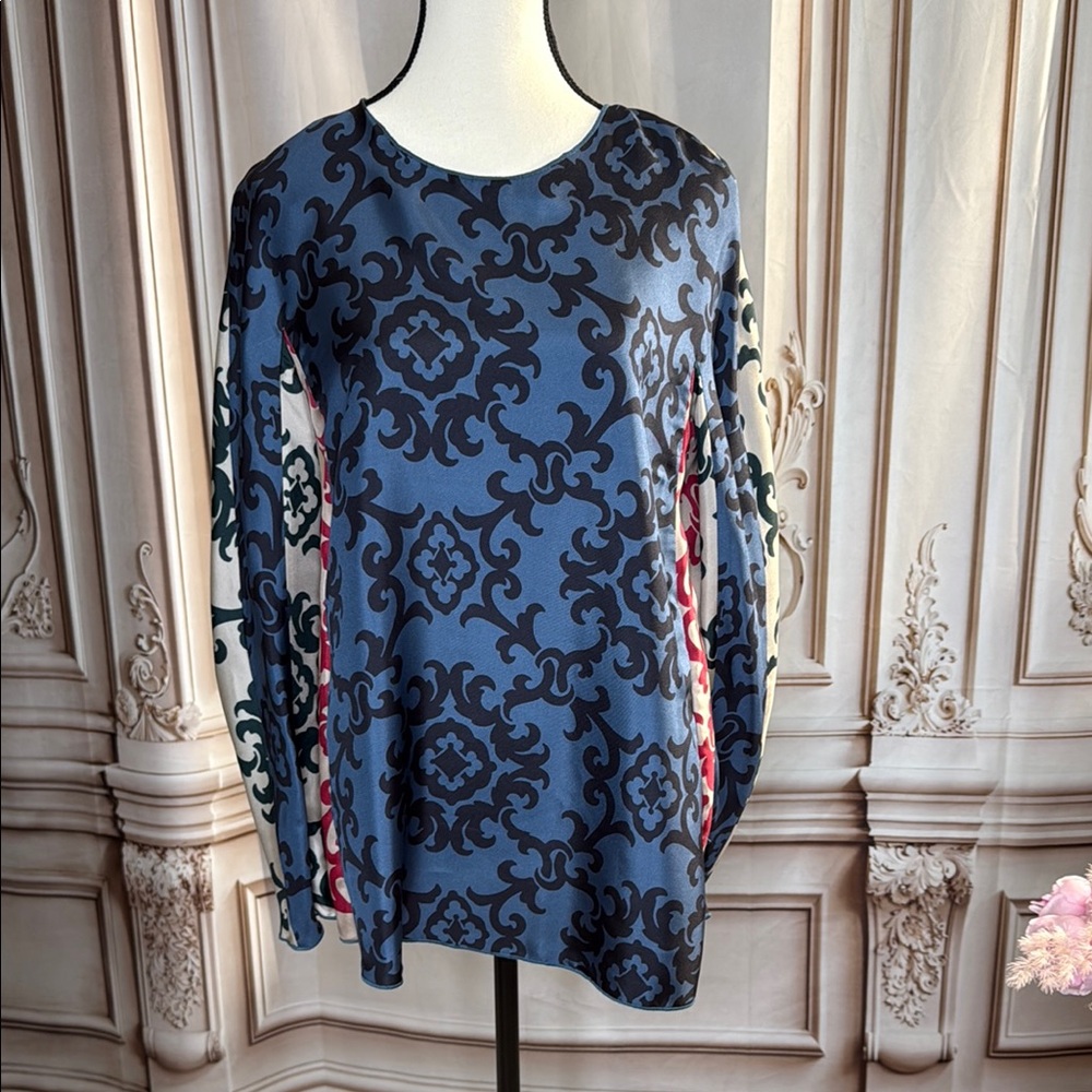 HACHE Elegant Blue Long Sleeve Graphic Blouse